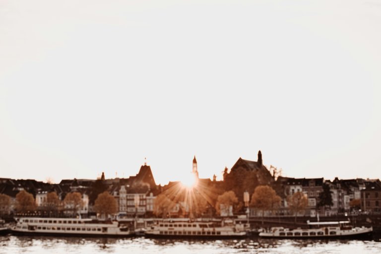 Experience the Excitement of City Life in the City of Joy